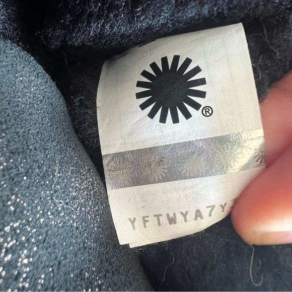 UGG Mini Bailey Bow Glimmer Plush Winter Boots Black Glitter Shimmer Size 5 GUC - Picture 14 of 14